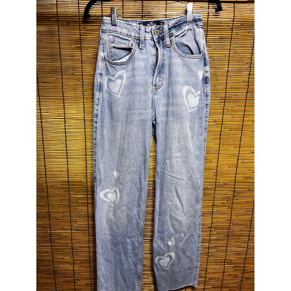 Hollister Ultra High Rise Vintage Straight Heart Print Jeans Light Wash 00L